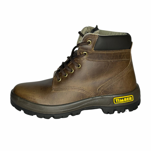 Visão lateral, mostrando acabamento em couro marrom desgastado e o colarinho acolchoado em preto para maior conforto.