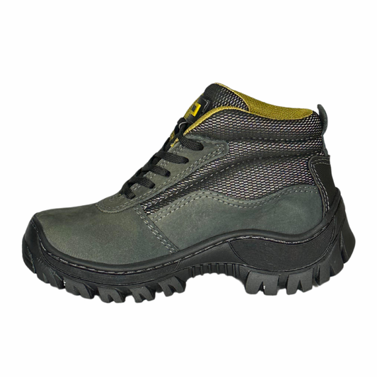 Com acabamento simétrico. Entressola preta texturizada que reforça a durabilidade e tração.