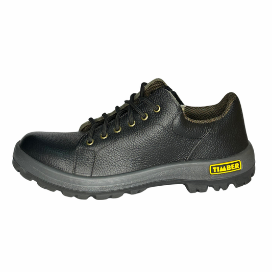 Sapatênis de couro com cadarços pretos e a inscrição 'TIMBER' em amarelo destacada na sola.