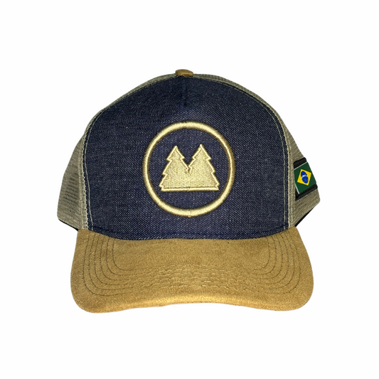 Jeans azul com bordado central de pinheiros em dourado.