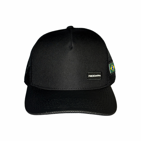 Parte frontal preta com bordado "RIDOARA" em relevo e aba preta texturizada.